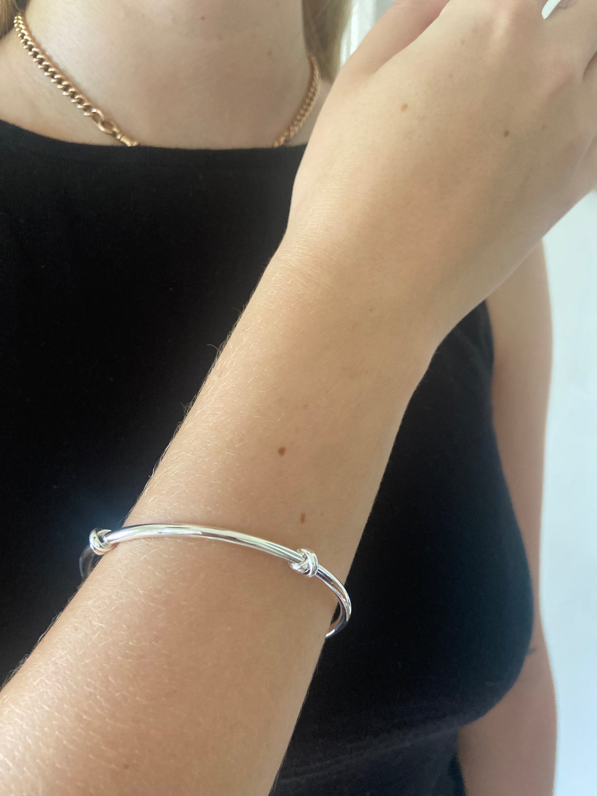 CRISS CROSS BANGLE