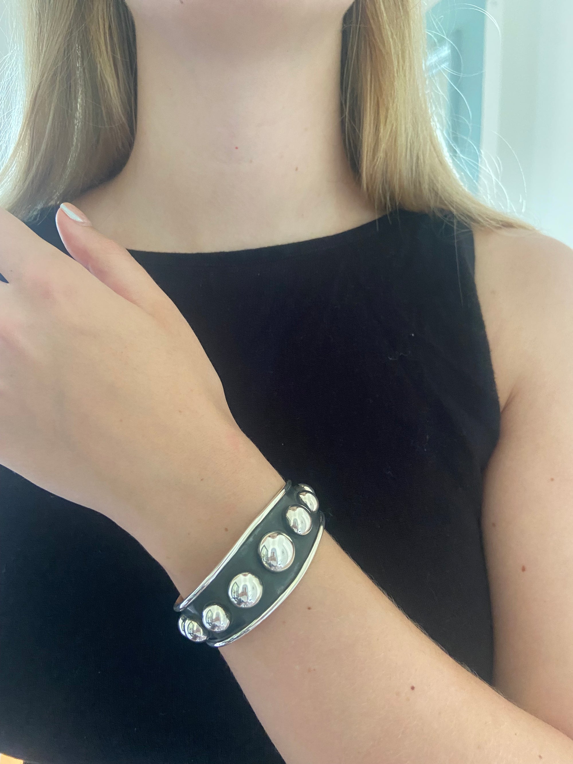 BOBBLE CUFF