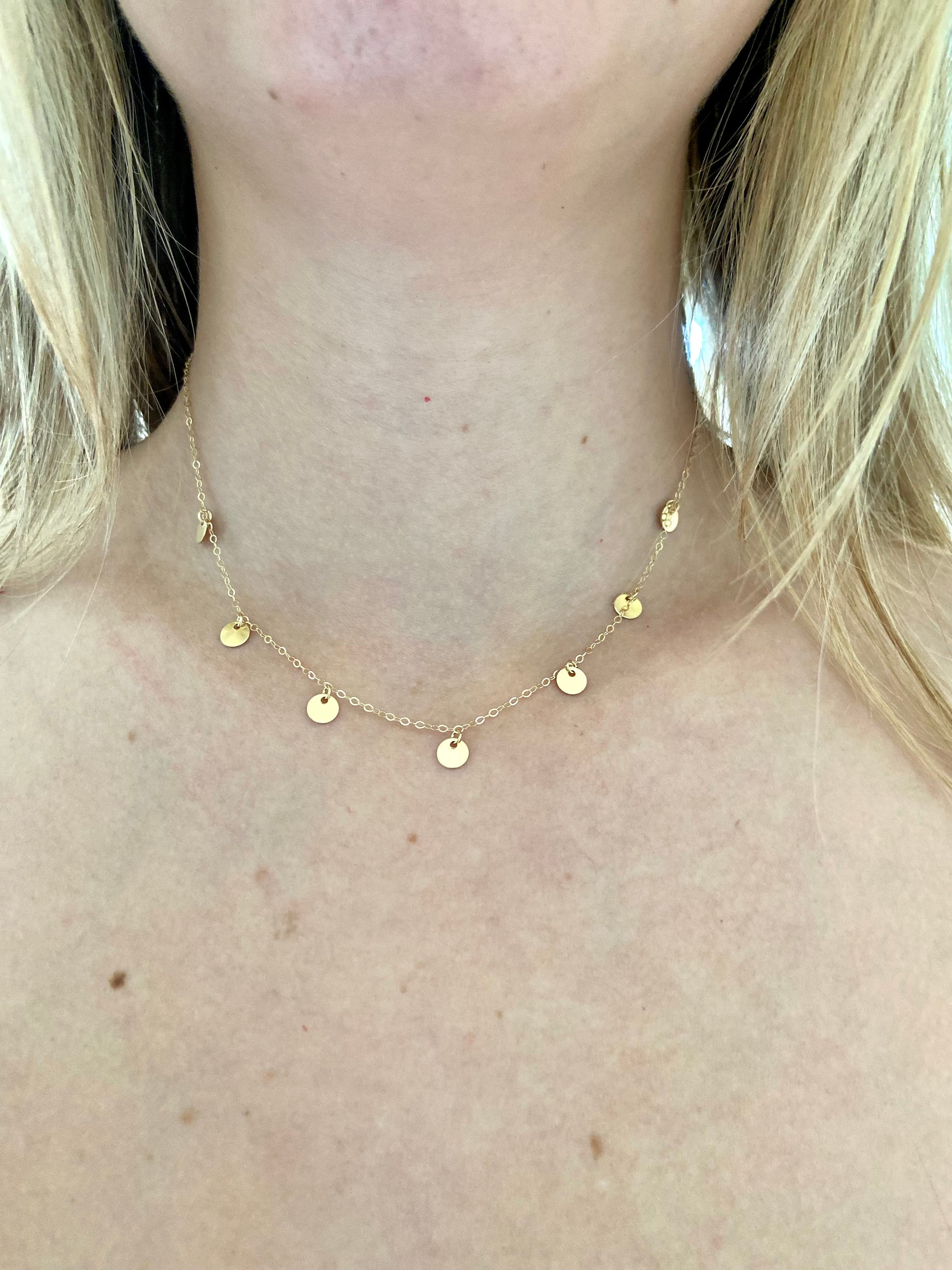 DANGLY GOLDEN DISC NECKLACE